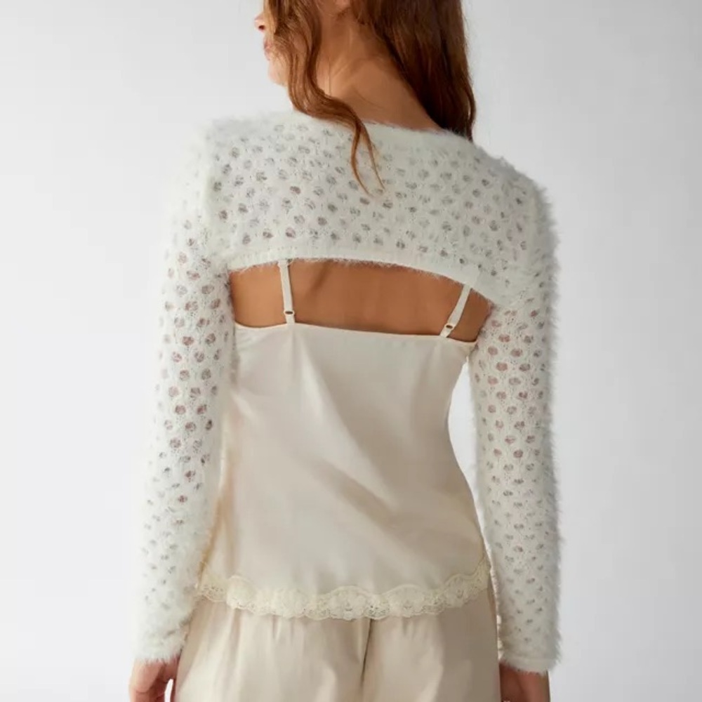 The softest UO shrug - Picture 2 of 8